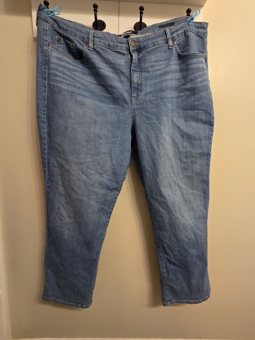 Bandolino 22W Mandie Straight Leg Denim Jeans Light Wash Whiskered Plus Size